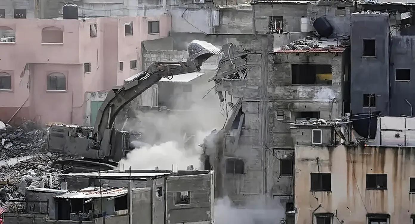 FDI Demuelen Estructuras en Campo de Nur Shams